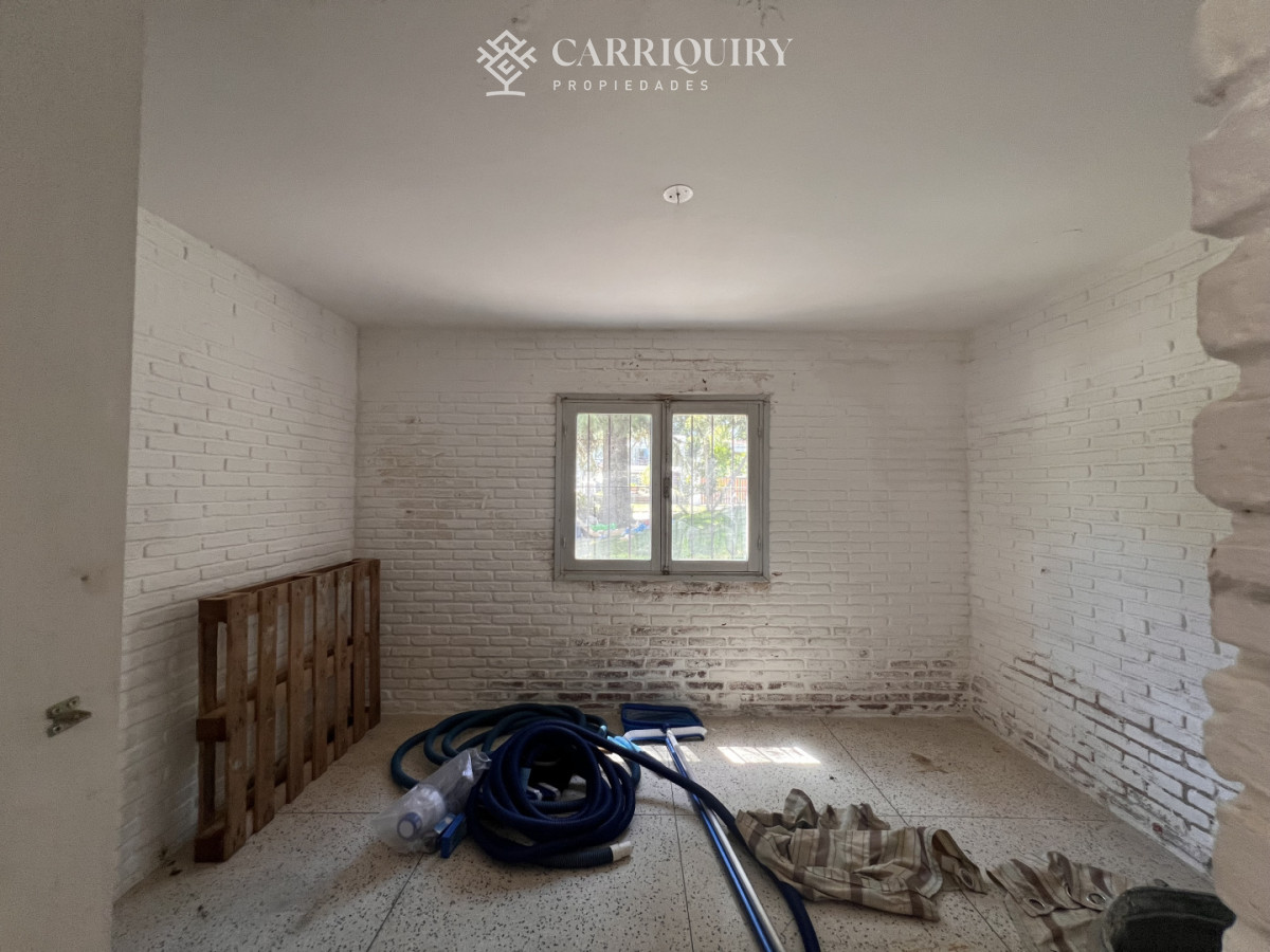 Casa ID.9500/Casa-en-alquiler-4-dormitorios-con-piscina-en-Montoya - Amplia casa en Cantegril, Punta del Este. 509m2 construidos y 2000 de terreno.