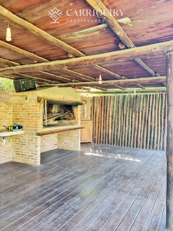 Casa ID.9478/OPORTUNIDAD-CASA-EN-VENTA-4-DORMITORIOS-EN-BARRIO-CANTEGRIL- - Amplia casa de construcción tradicional, EN VENTA! 4 dormitorios. Piscina y 2 barbacoas.