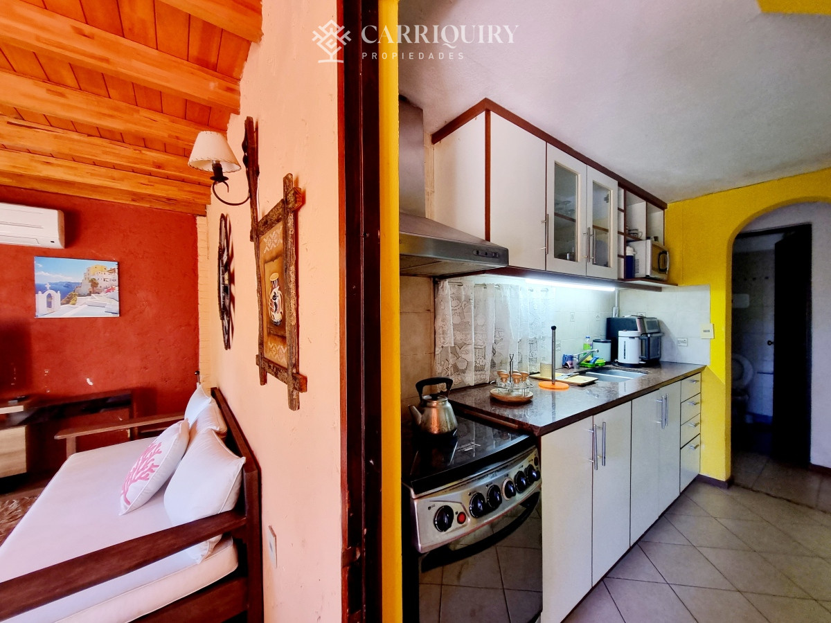 Casa ID.9478/OPORTUNIDAD-CASA-EN-VENTA-4-DORMITORIOS-EN-BARRIO-CANTEGRIL- - Amplia casa de construcción tradicional, EN VENTA! 4 dormitorios. Piscina y 2 barbacoas.