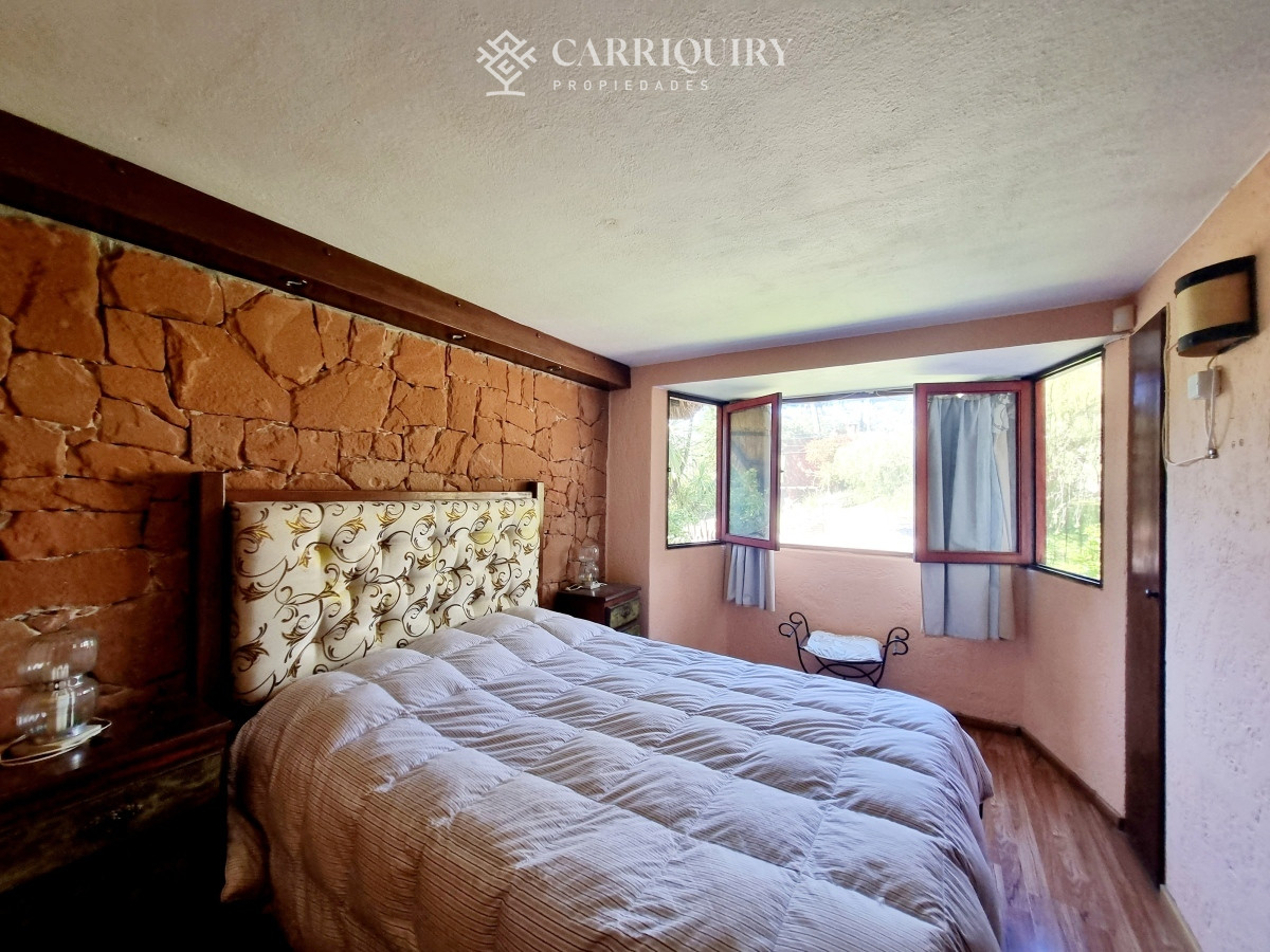 Casa ID.9478/OPORTUNIDAD-CASA-EN-VENTA-4-DORMITORIOS-EN-BARRIO-CANTEGRIL- - Amplia casa de construcción tradicional, EN VENTA! 4 dormitorios. Piscina y 2 barbacoas.