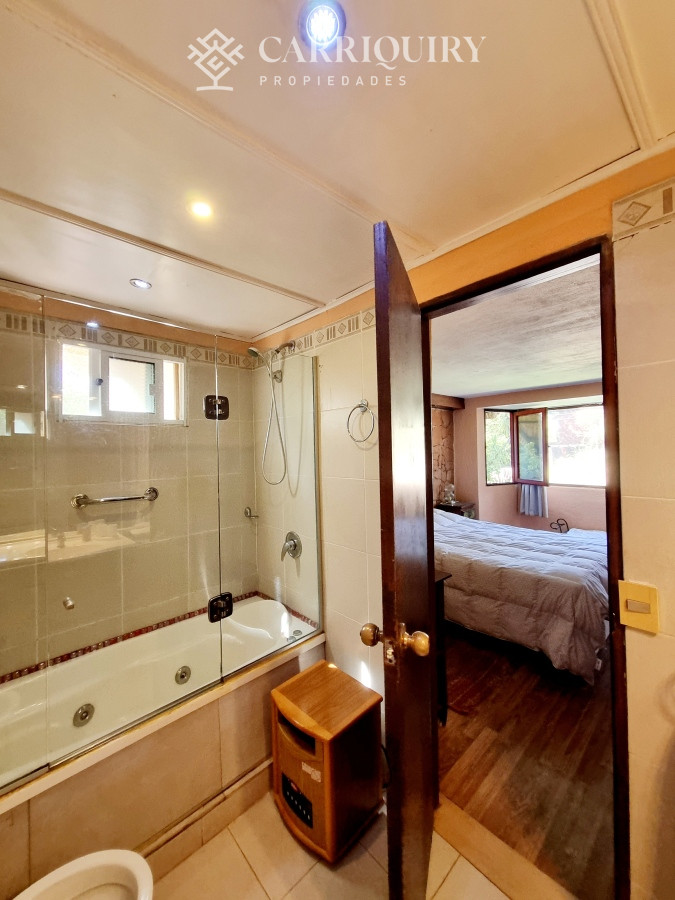 Casa ID.9478/OPORTUNIDAD-CASA-EN-VENTA-4-DORMITORIOS-EN-BARRIO-CANTEGRIL- - Amplia casa de construcción tradicional, EN VENTA! 4 dormitorios. Piscina y 2 barbacoas.
