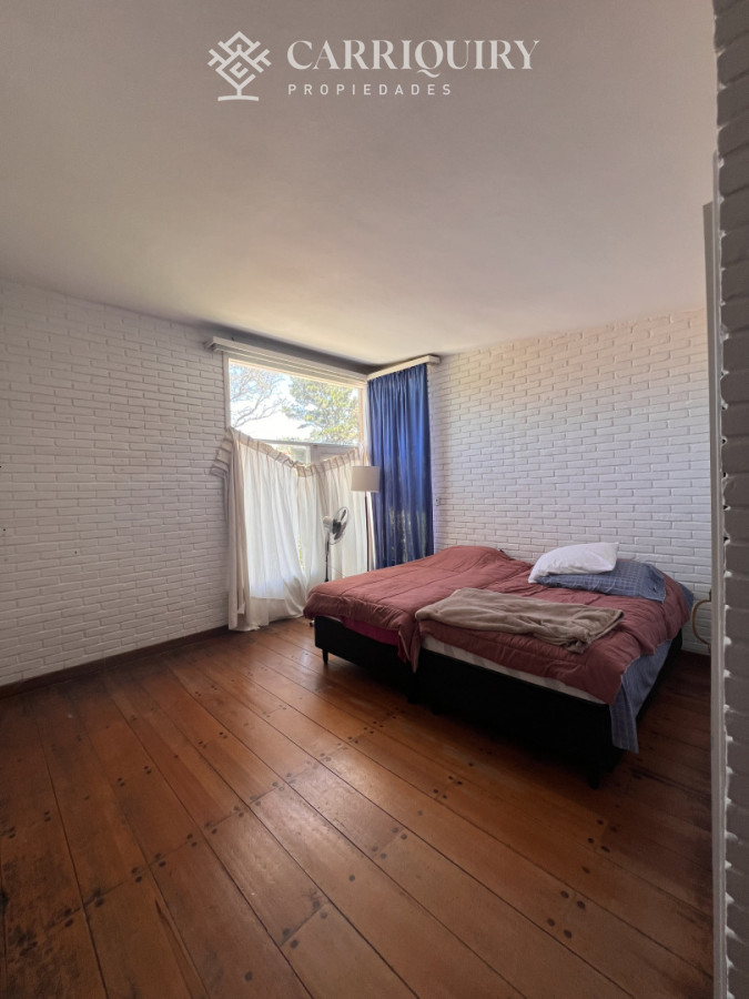 Casa ID.9500/Casa-en-alquiler-4-dormitorios-con-piscina-en-Montoya - Amplia casa en Cantegril, Punta del Este. 509m2 construidos y 2000 de terreno.