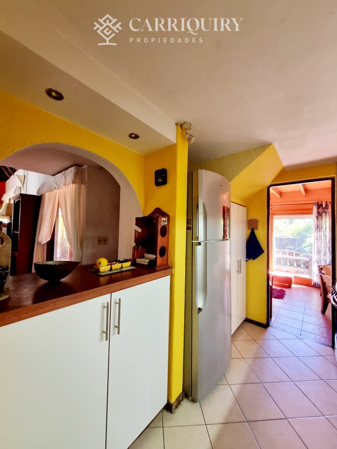 Casa ID.9478/OPORTUNIDAD-CASA-EN-VENTA-4-DORMITORIOS-EN-BARRIO-CANTEGRIL- - Amplia casa de construcción tradicional, EN VENTA! 4 dormitorios. Piscina y 2 barbacoas.