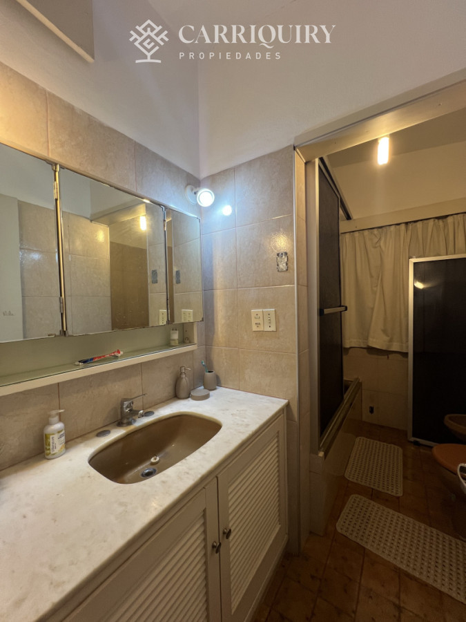 Casa ID.9500/Casa-en-alquiler-4-dormitorios-con-piscina-en-Montoya - Amplia casa en Cantegril, Punta del Este. 509m2 construidos y 2000 de terreno.