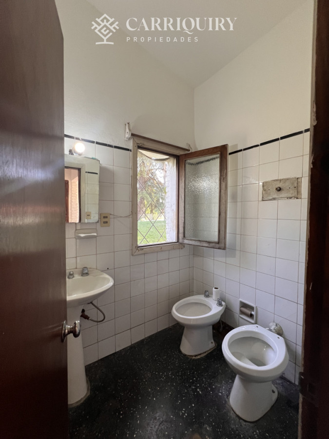 Casa ID.9500/Casa-en-alquiler-4-dormitorios-con-piscina-en-Montoya - Amplia casa en Cantegril, Punta del Este. 509m2 construidos y 2000 de terreno.