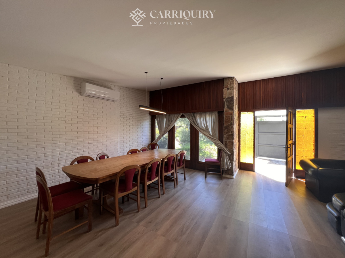 Casa ID.9500/Casa-en-alquiler-4-dormitorios-con-piscina-en-Montoya - Amplia casa en Cantegril, Punta del Este. 509m2 construidos y 2000 de terreno.