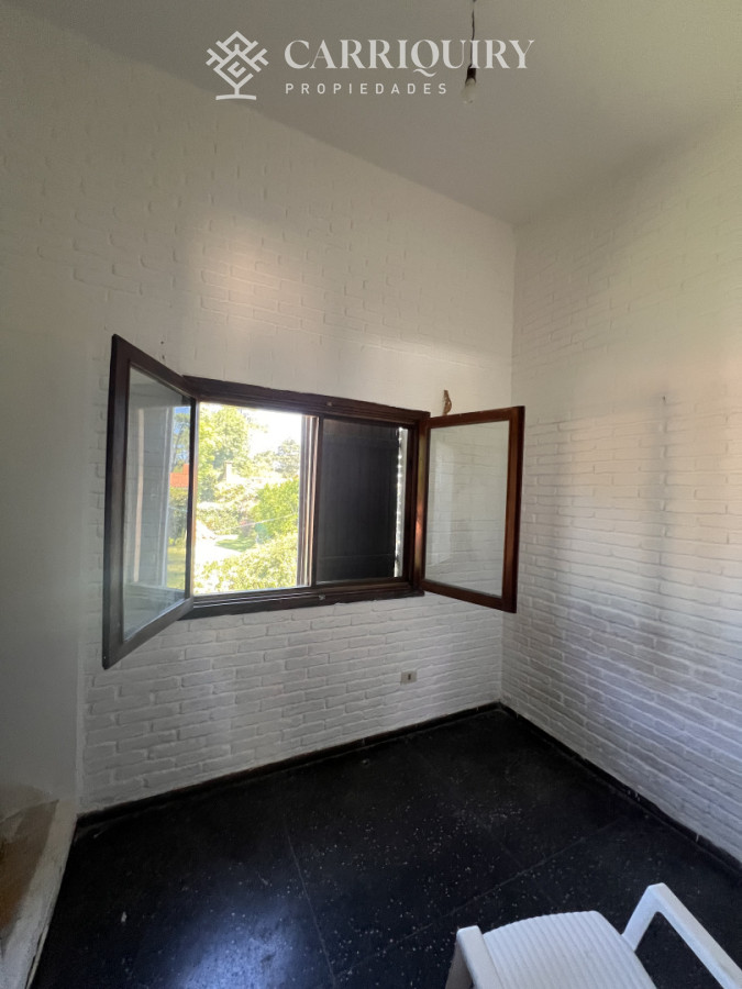 Casa ID.9500/Casa-en-alquiler-4-dormitorios-con-piscina-en-Montoya - Amplia casa en Cantegril, Punta del Este. 509m2 construidos y 2000 de terreno.