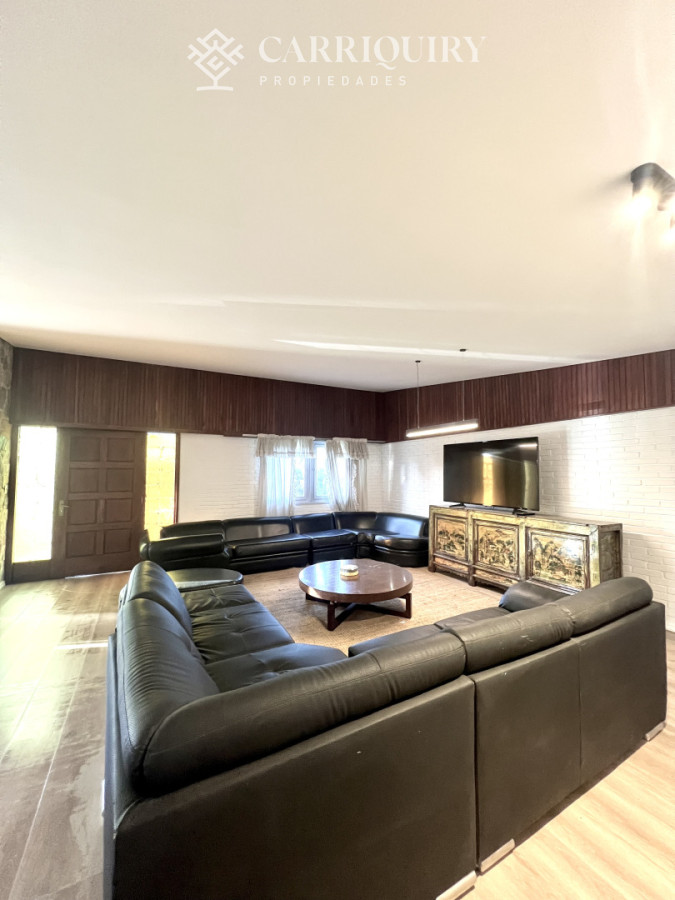 Casa ID.9500/Casa-en-alquiler-4-dormitorios-con-piscina-en-Montoya - Amplia casa en Cantegril, Punta del Este. 509m2 construidos y 2000 de terreno.