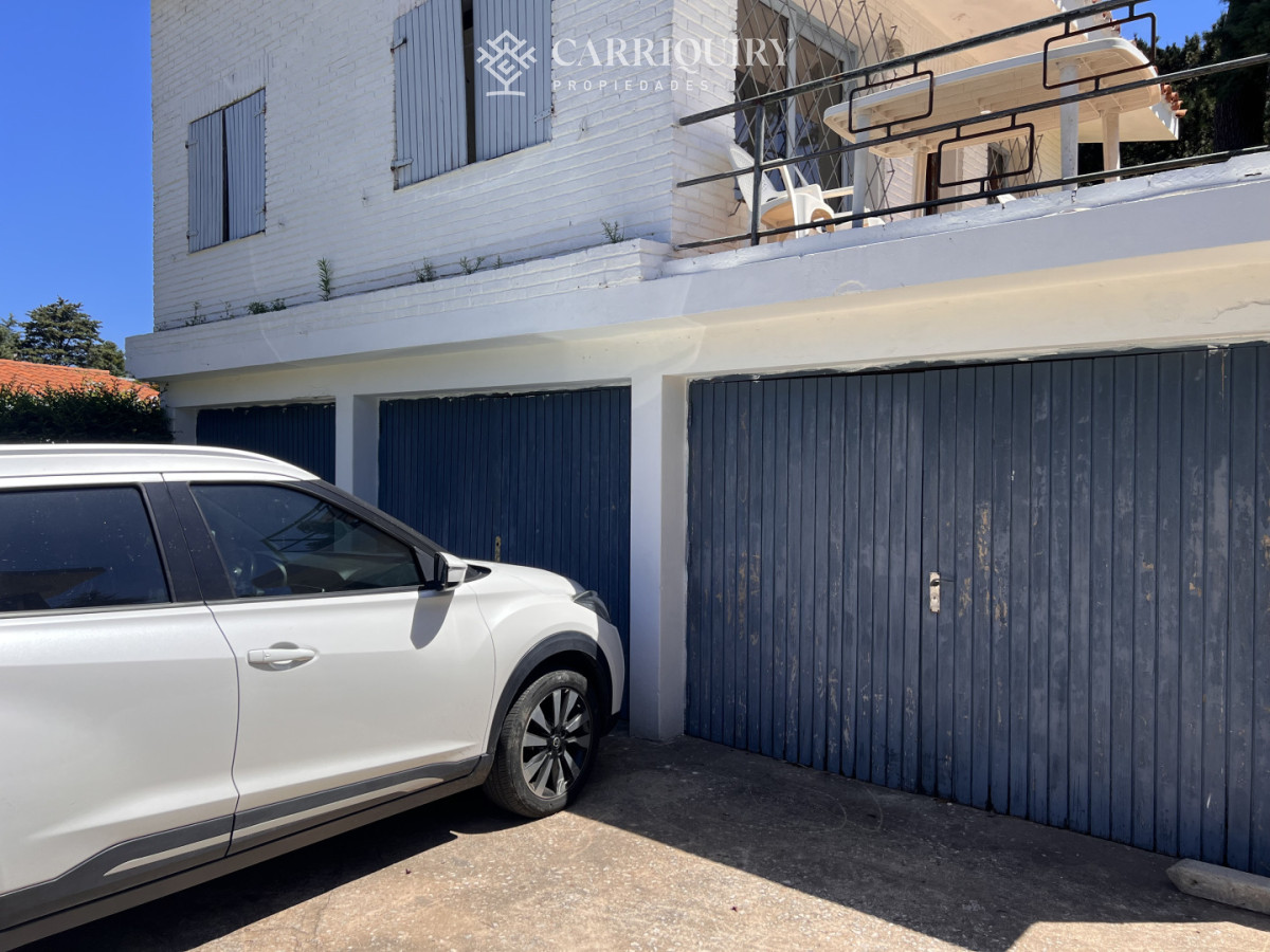 Casa ID.9500/Casa-en-alquiler-4-dormitorios-con-piscina-en-Montoya - Amplia casa en Cantegril, Punta del Este. 509m2 construidos y 2000 de terreno.