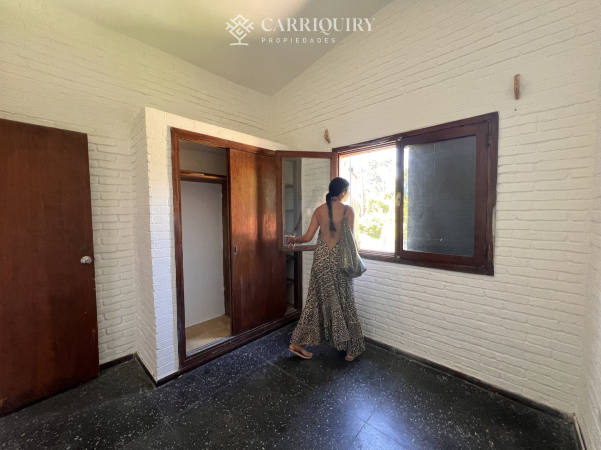 Casa ID.9500/Casa-en-alquiler-4-dormitorios-con-piscina-en-Montoya - Amplia casa en Cantegril, Punta del Este. 509m2 construidos y 2000 de terreno.