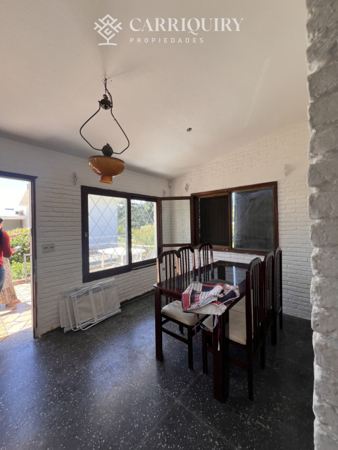 Casa ID.9500/Casa-en-alquiler-4-dormitorios-con-piscina-en-Montoya - Amplia casa en Cantegril, Punta del Este. 509m2 construidos y 2000 de terreno.