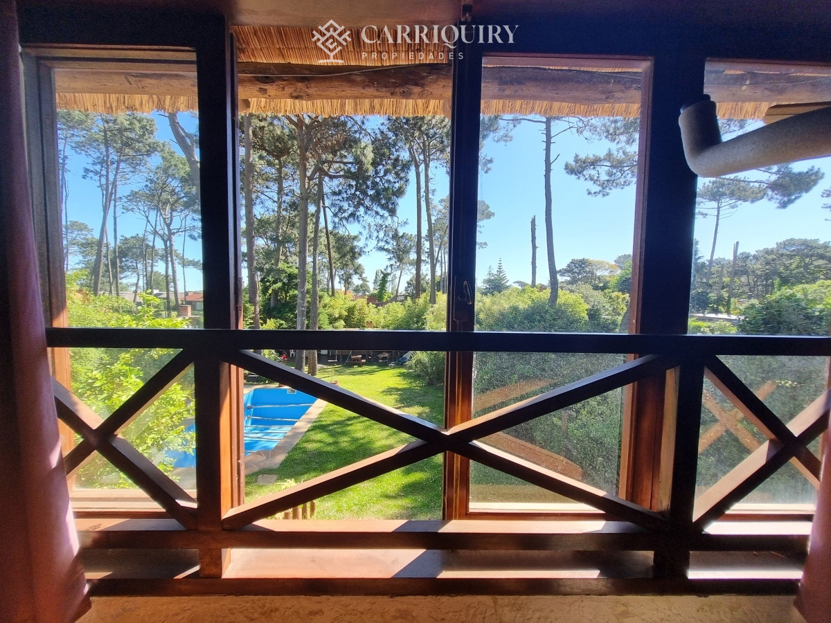Casa ID.9478/OPORTUNIDAD-CASA-EN-VENTA-4-DORMITORIOS-EN-BARRIO-CANTEGRIL- - Amplia casa de construcción tradicional, EN VENTA! 4 dormitorios. Piscina y 2 barbacoas.