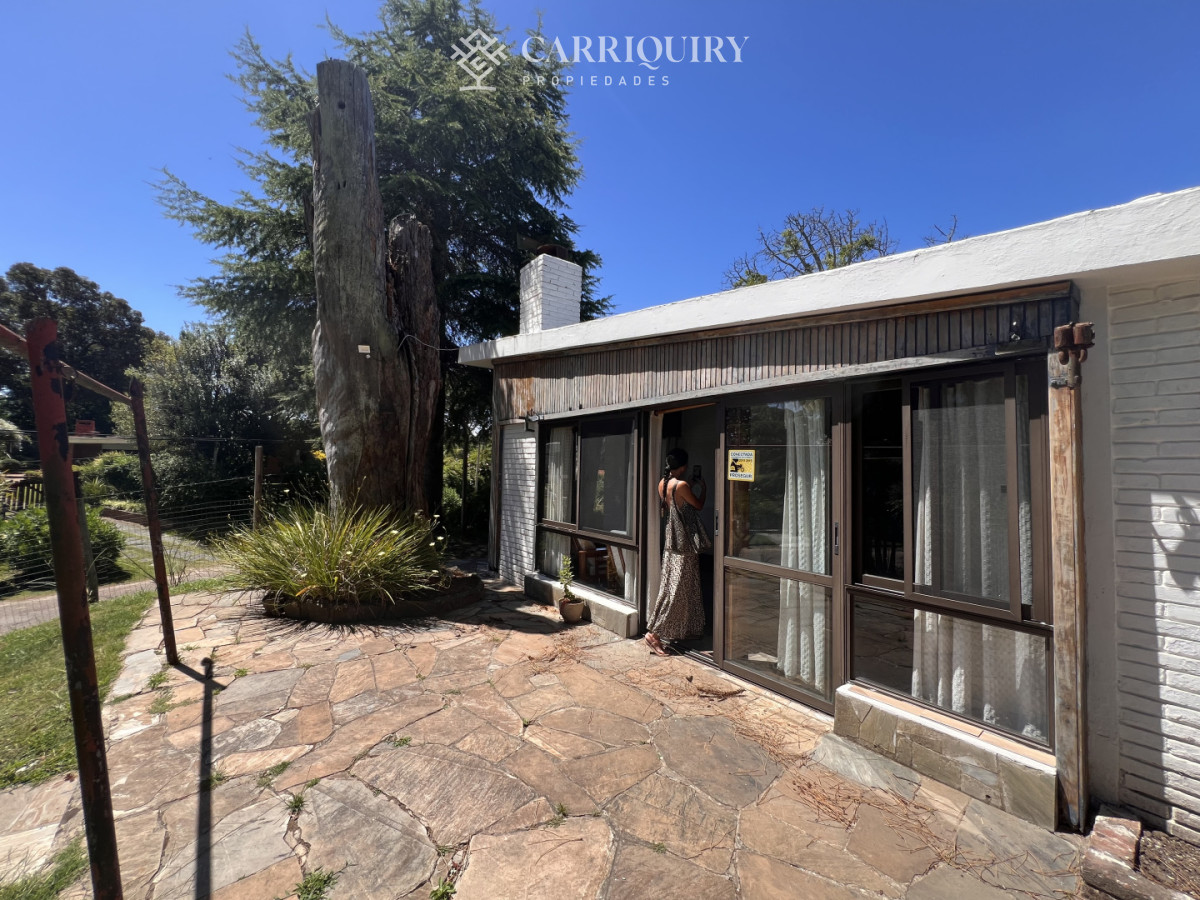 Casa ID.9500/Casa-en-alquiler-4-dormitorios-con-piscina-en-Montoya - Amplia casa en Cantegril, Punta del Este. 509m2 construidos y 2000 de terreno.