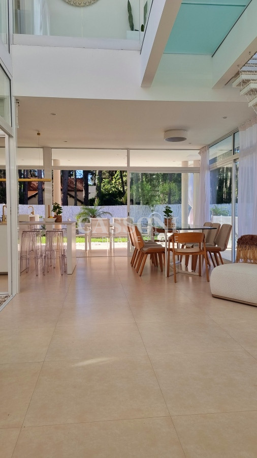 Casa ID.2251 - Casa de 4 dormitorios, en barrio privado, Solanas Country, Punta Ballena