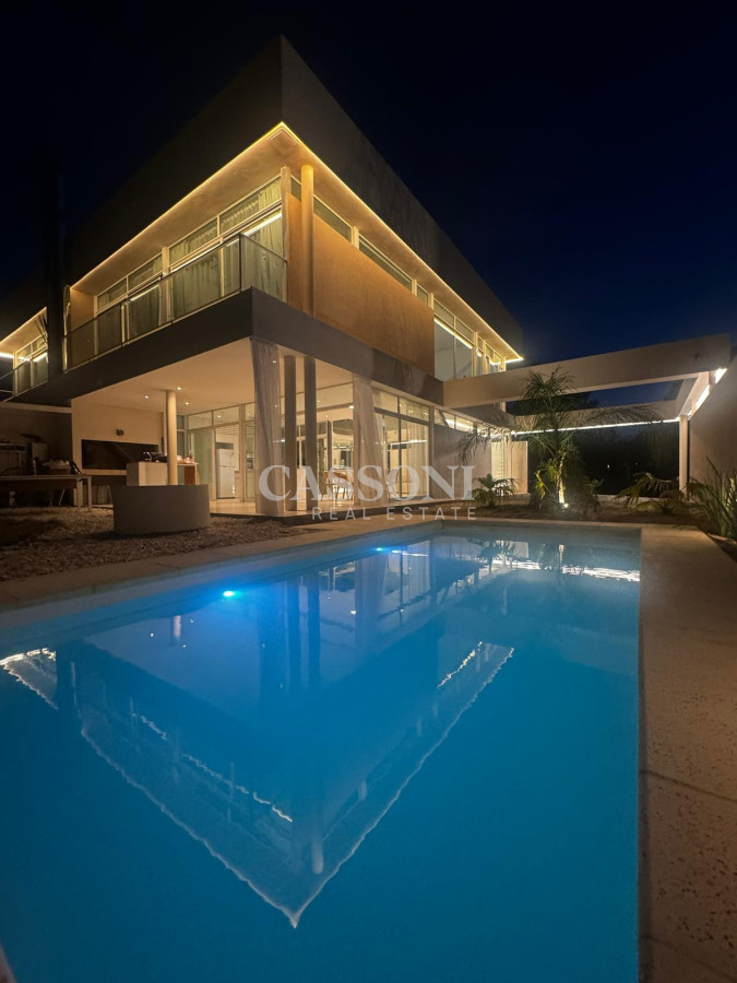 Casa ID.2251 - Casa de 4 dormitorios, en barrio privado, Solanas Country, Punta Ballena