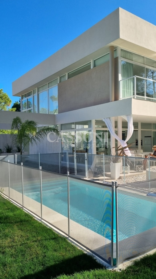 Casa ID.2251 - Casa de 4 dormitorios, en barrio privado, Solanas Country, Punta Ballena