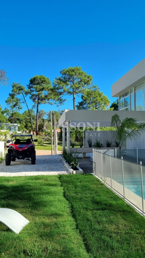 Casa ID.2251 - Casa de 4 dormitorios, en barrio privado, Solanas Country, Punta Ballena