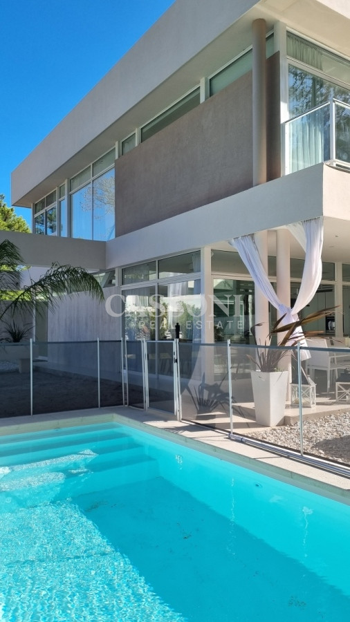 Casa ID.2251 - Casa de 4 dormitorios, en barrio privado, Solanas Country, Punta Ballena