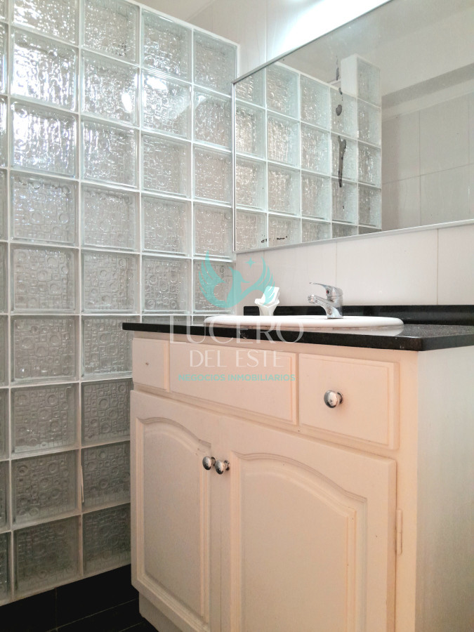 Apartamento ID.977 - Oportunidad de negocio! Apartamento de 2 dormitorios y 2 baños con bajos gastos! 