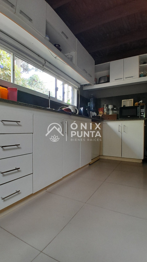Casa ID.560 - Se vende casi a estrenar, en Jardines de Córdoba. PUNTA DEL ESTE 