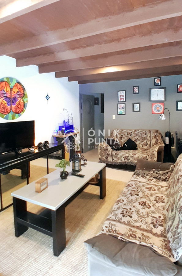 Casa ID.560 - Se vende casi a estrenar, en Jardines de Córdoba. PUNTA DEL ESTE 