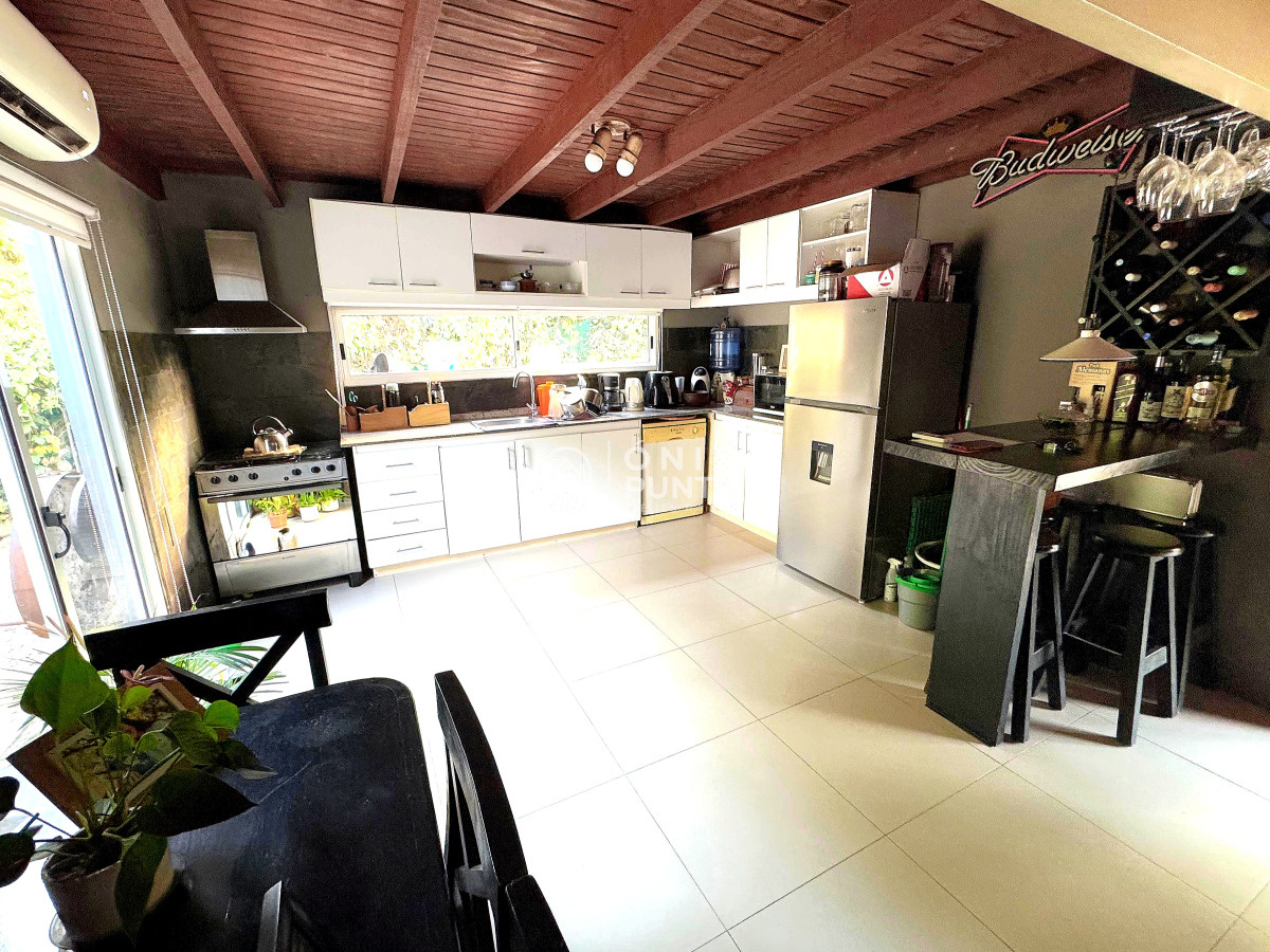 Casa ID.560 - Se vende casi a estrenar, en Jardines de Córdoba. PUNTA DEL ESTE 