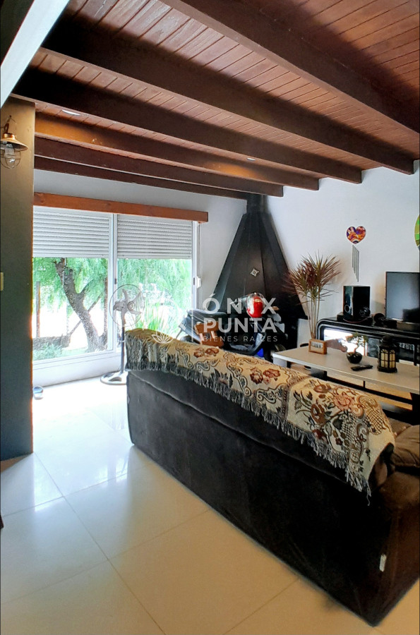 Casa ID.560 - Se vende casi a estrenar, en Jardines de Córdoba. PUNTA DEL ESTE 