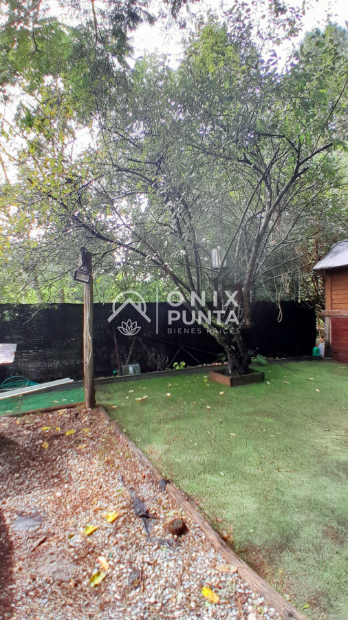 Casa ID.560 - Se vende casi a estrenar, en Jardines de Córdoba. PUNTA DEL ESTE 