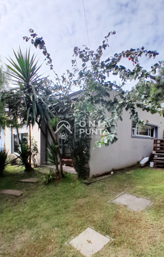 Casa ID.560 - Se vende casi a estrenar, en Jardines de Córdoba. PUNTA DEL ESTE 