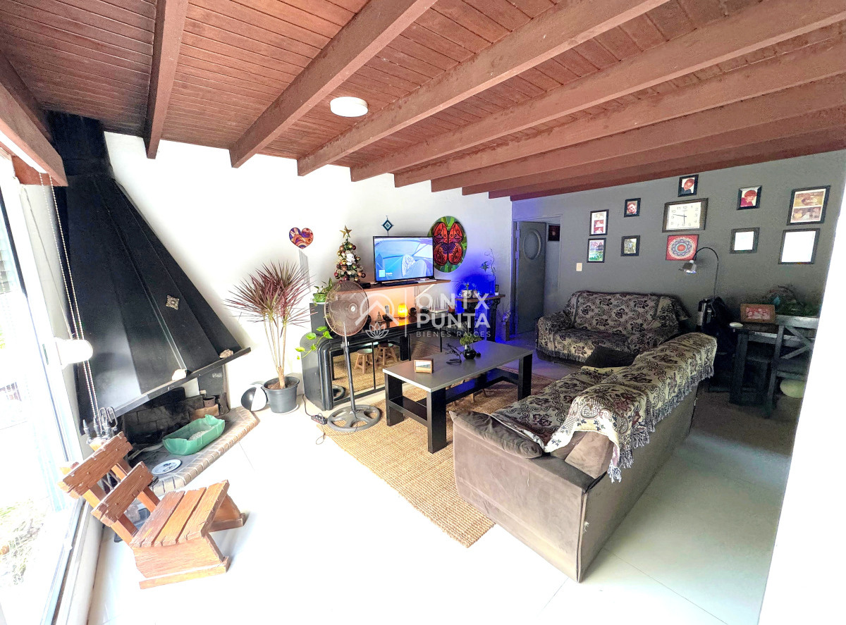 Casa ID.560 - Se vende casi a estrenar, en Jardines de Córdoba. PUNTA DEL ESTE 