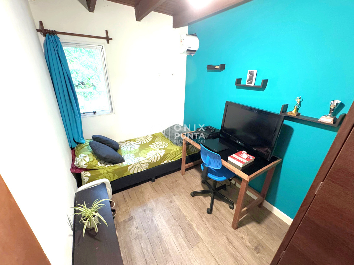 Casa ID.560 - Se vende casi a estrenar, en Jardines de Córdoba. PUNTA DEL ESTE 