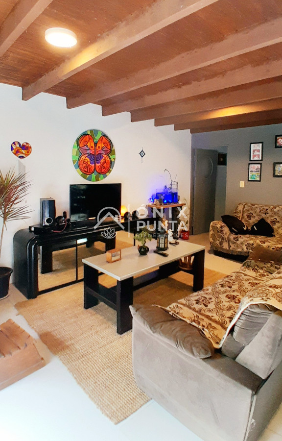 Casa ID.560 - Se vende casi a estrenar, en Jardines de Córdoba. PUNTA DEL ESTE 