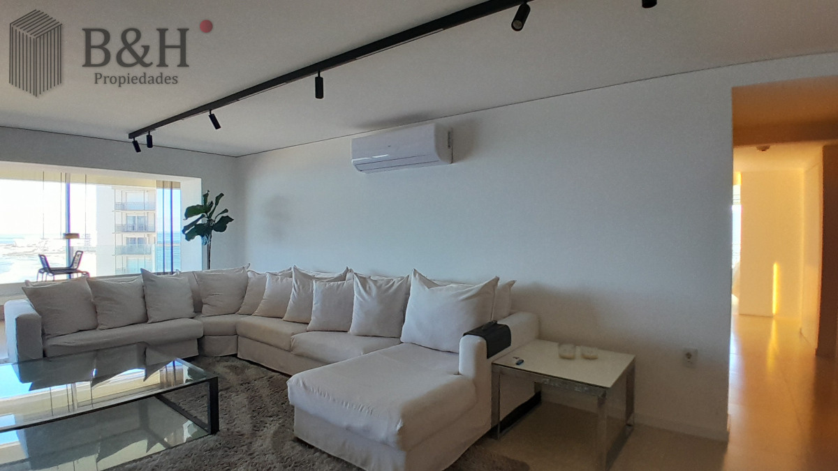 Apartamento ID.4019 - Amplio apartamento en Primera línea de playa brava. PUNTA del Este. Alquiler de verano 