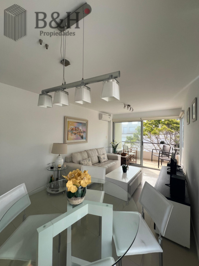 Apartamento ID.6389 - Exclusivo apartamento de 2 dormitorios con parrillero propio. Punta del Este. 
