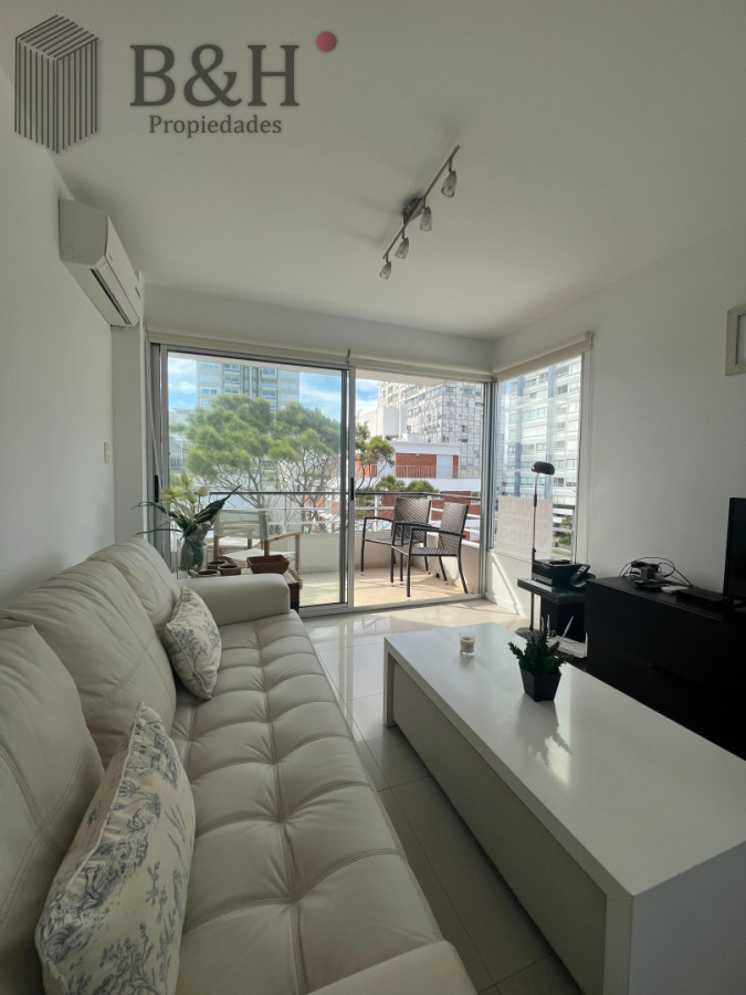 Apartamento ID.6389 - Exclusivo apartamento de 2 dormitorios con parrillero propio. Punta del Este. 