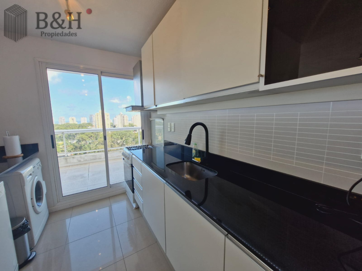 Apartamento ID.4017 - Amplio apartamento 3 dormitorios con piscina y parrillero propio 