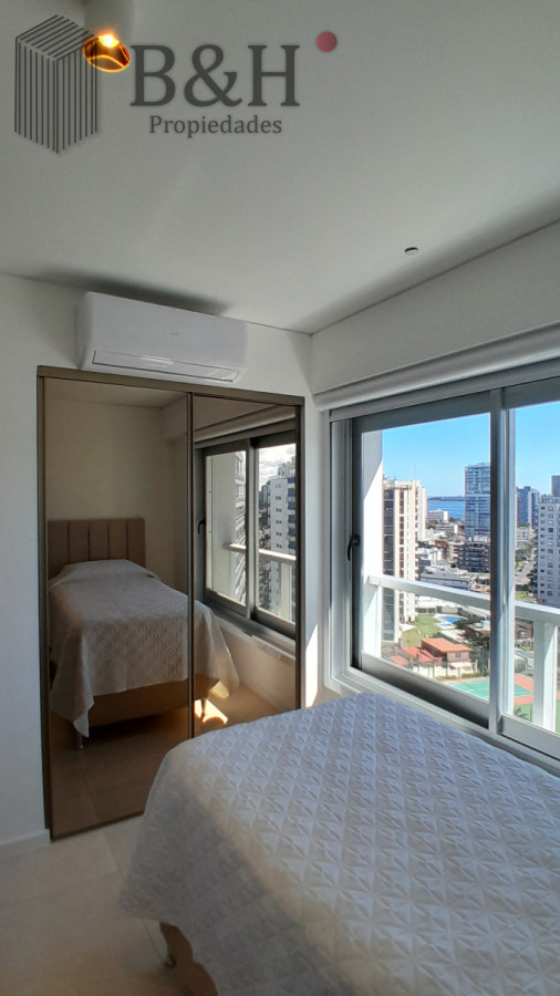 Apartamento ID.4019 - Amplio apartamento en Primera línea de playa brava. PUNTA del Este. Alquiler de verano 