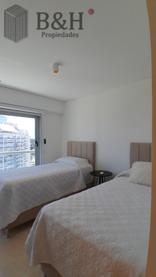Apartamento ID.4019 - Amplio apartamento en Primera línea de playa brava. PUNTA del Este. Alquiler de verano 