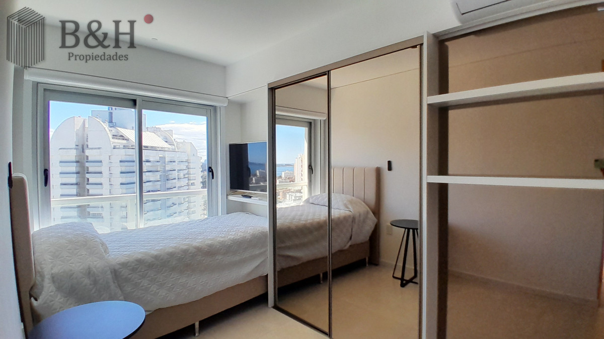 Apartamento ID.4019 - Amplio apartamento en Primera línea de playa brava. PUNTA del Este. Alquiler de verano 