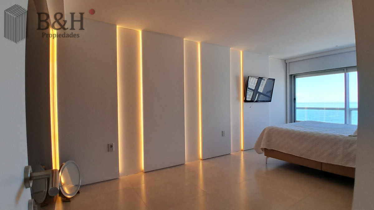 Apartamento ID.4019 - Amplio apartamento en Primera línea de playa brava. PUNTA del Este. Alquiler de verano 