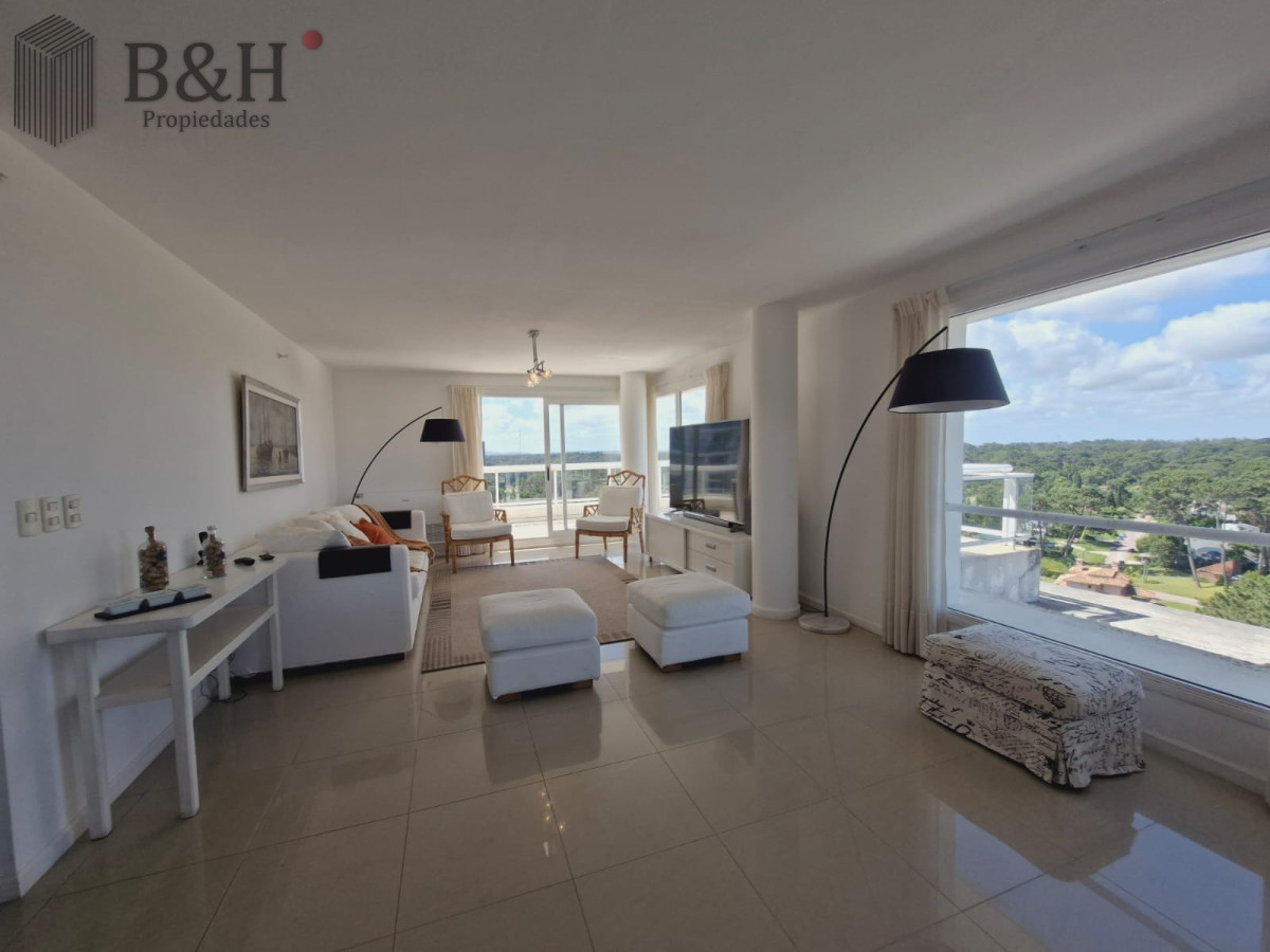 Apartamento ID.4017 - Amplio apartamento 3 dormitorios con piscina y parrillero propio 