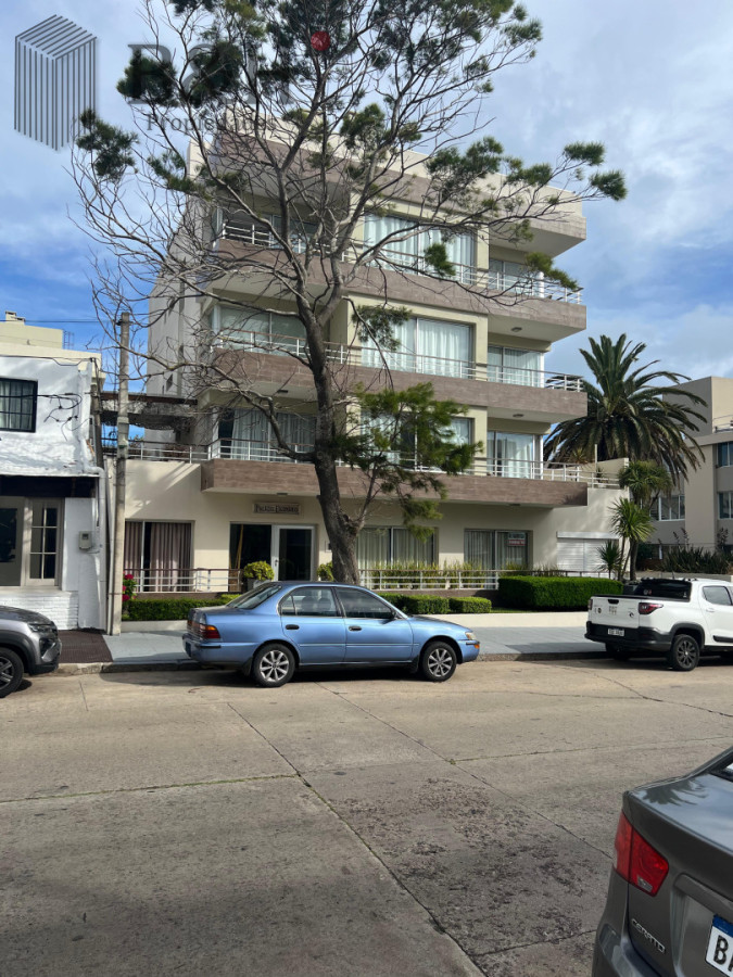 Apartamento ID.6389 - Exclusivo apartamento de 2 dormitorios con parrillero propio. Punta del Este. 