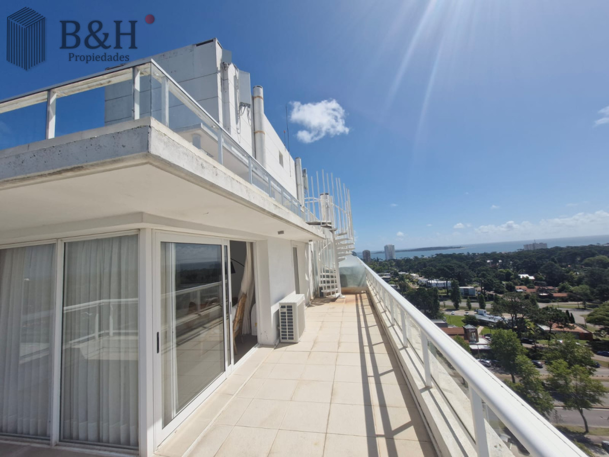 Apartamento ID.4017 - Amplio apartamento 3 dormitorios con piscina y parrillero propio 