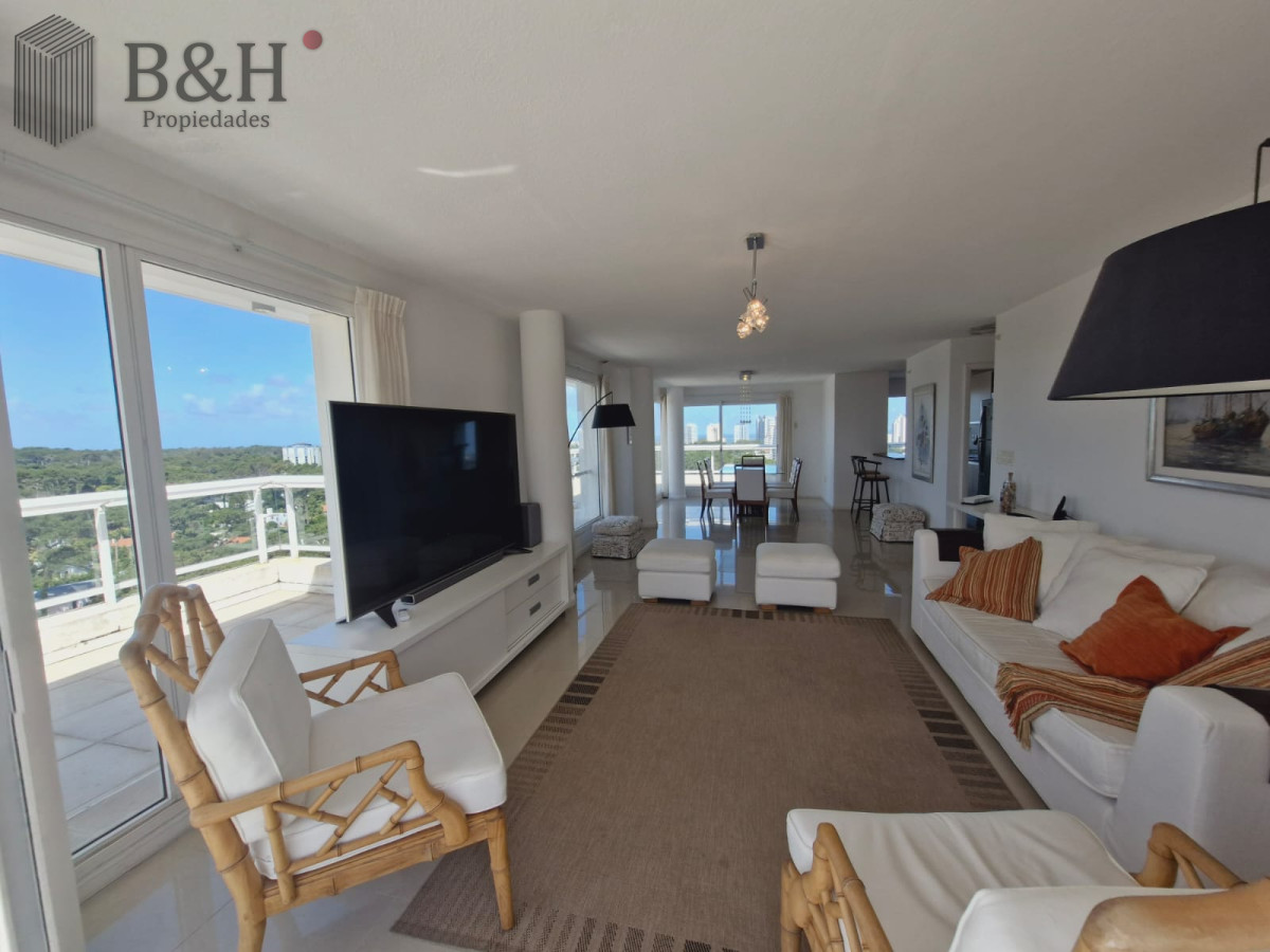 Apartamento ID.4017 - Amplio apartamento 3 dormitorios con piscina y parrillero propio 