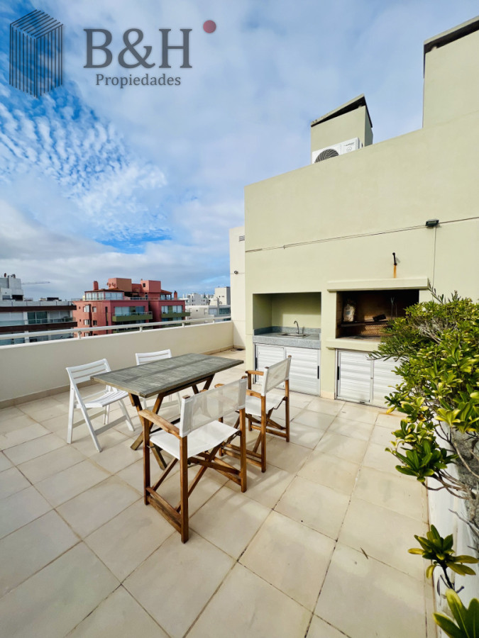 Apartamento ID.6389 - Exclusivo apartamento de 2 dormitorios con parrillero propio. Punta del Este. 