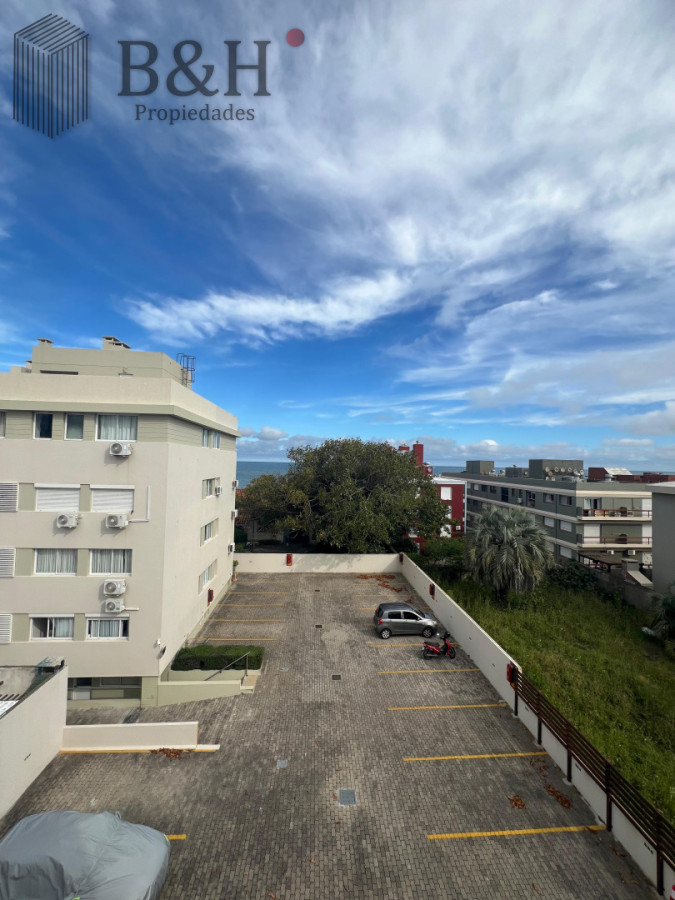 Apartamento ID.6389 - Exclusivo apartamento de 2 dormitorios con parrillero propio. Punta del Este. 