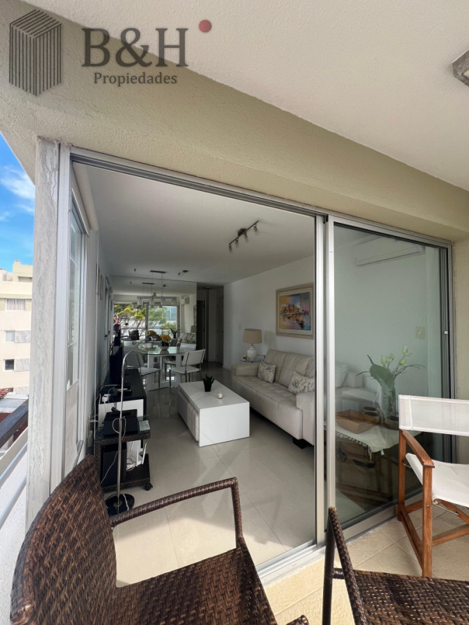 Apartamento ID.6389 - Exclusivo apartamento de 2 dormitorios con parrillero propio. Punta del Este. 