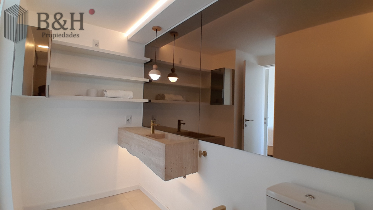Apartamento ID.4019 - Amplio apartamento en Primera línea de playa brava. PUNTA del Este. Alquiler de verano 