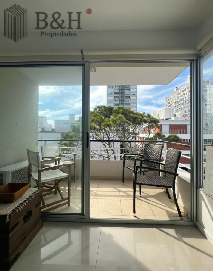 Apartamento ID.6389 - Exclusivo apartamento de 2 dormitorios con parrillero propio. Punta del Este. 