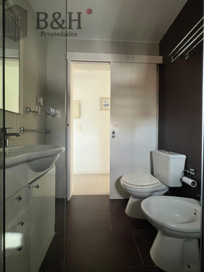 Apartamento ID.6389 - Exclusivo apartamento de 2 dormitorios con parrillero propio. Punta del Este. 